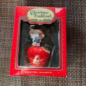 Lustre Fame Red Christmas Ornament